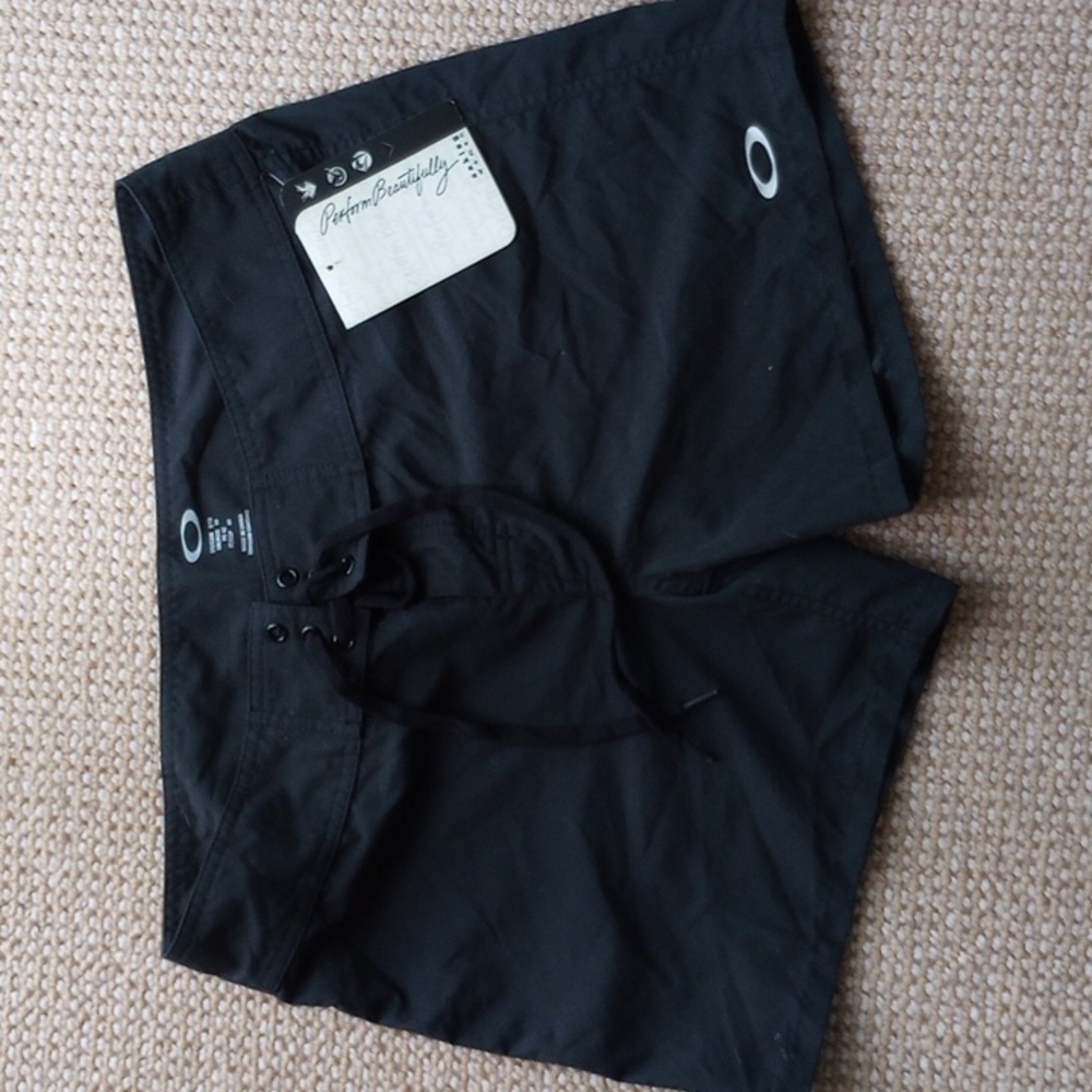 NWT Oakley Rowdy Boardie Shorts 9/10